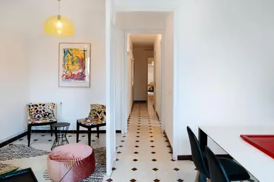a hallway with a room with a table and chairs at Alma Azul Consell de Cent in Barcelona