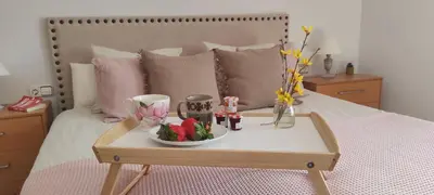 a tray with a bowl of strawberries on a bed at Villa Brisas - Preciosa villa con gran intimidad y piscina in Segur de Calafell