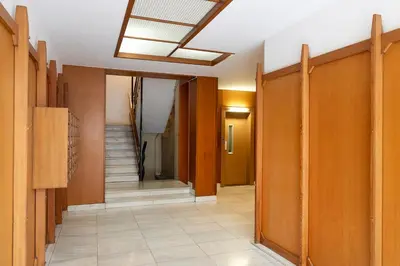 a hallway with a staircase and a ceiling at La Mejor Zona de Barcelona in Barcelona
