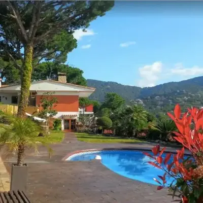 Wonderful house in the mountains with sea views