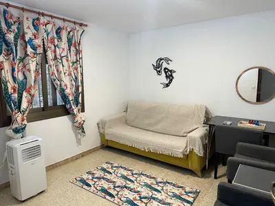a small room with a bed and a window at Can Ginesta Muy feliz&tranquilo in Barcelona