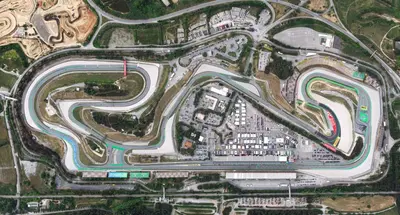 an overhead view of a race track in a city at Lemon Tree GuestHouse in Tiana