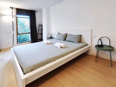 a bedroom with a large bed with towels on it at Moderno Apartamento en Terrassa Centro in Terrassa