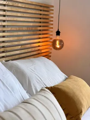 a bedroom with a bed with a lamp and a window at Loft acogedor cerca de Barcelona in Terrassa