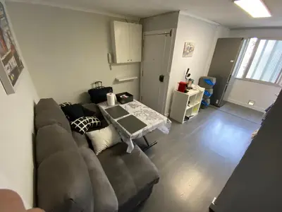 a living room with a couch and a table at Habitaciones cerca del centro de Barcelona, Barceloneta, Aeropuerto y Fira in Hospitalet de Llobregat