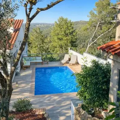 Villa privada para grupos grandes cerca de Sitges Piscina terrazas y naturaleza