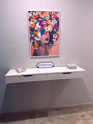 a shelf with a painting on the wall at DOLCE GAVA - Estación TREN in Gavà