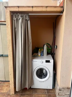 a washing machine and a washer in a house at Precioso apartamento con magnífico patio. in Sant Feliu de Llobregat