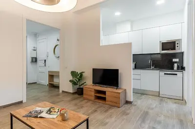 a living room with a television and a table at 4190 - AB Comte dUrgell P-I in Barcelona