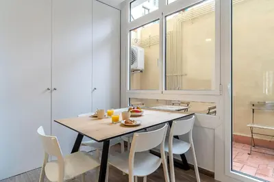 a dining room with a table and chairs and a window at 4190 - AB Comte dUrgell P-I in Barcelona