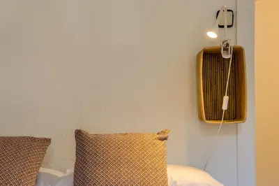 a room with a bed with ainylinylinylinylinylinylinylinylinyl at Plaza España 238 in Barcelona