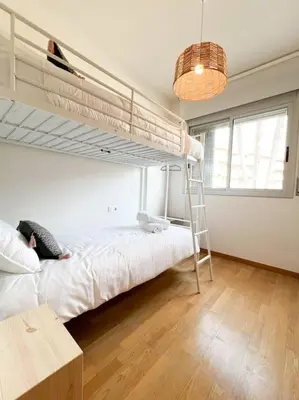 a bedroom with a bunk bed and a ladder at Playa, piscina, parking GENIAL in Cubelles