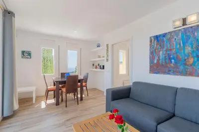 a living room with a couch and a table at Casa Mediterrani & piscina comunitaria junto Barcelona in Alella