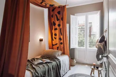 a dining room with a table and chairs at Hemba - 3 bedroom and balcony in Gracia in Barcelona