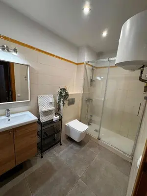 a bathroom with a shower and a toilet and a sink at Habitacion Privada en APARTAMENTO COMPARTIDO in Barcelona