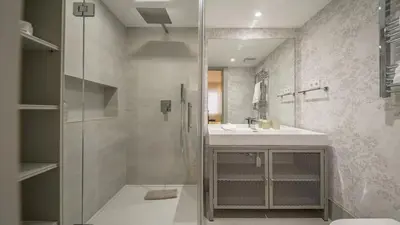 a bathroom with a glass shower and a sink at Precioso Apartamento en Barcelona in Terrassa