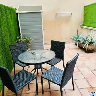 Apart con terraza en Florida E2