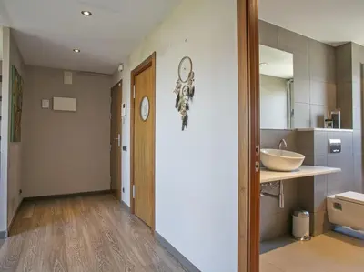 a living room with a couch and a painting on the wall at Apartamento temporal en Barcelona in Barcelona