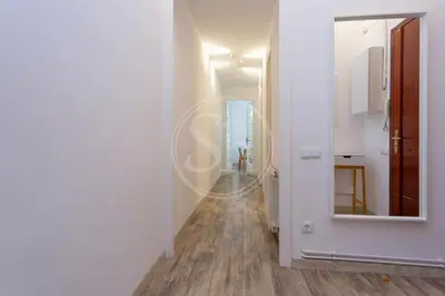 a bedroom with a large white bed and a window at Apartamento cerca de Sagrada Familia in Barcelona