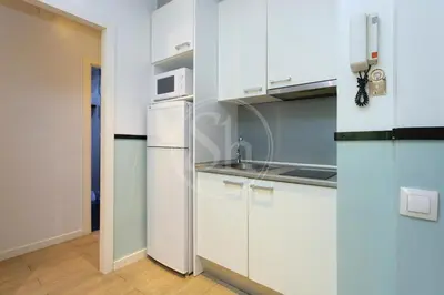 a bathroom with a toilet and a sink and a mirror at Precioso apartamento en Les Corts in Barcelona