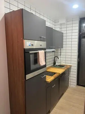 a kitchen with a stove and a microwave at Martiapartamento in Hospitalet de Llobregat