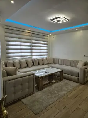 a living room with a couch and a table at Apartamento Moderno, amplio y muy cómodo in Terrassa