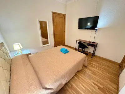 a white bathroom with a sink and a toilet at Habitaciones acogedoras en Aragón in Barcelona