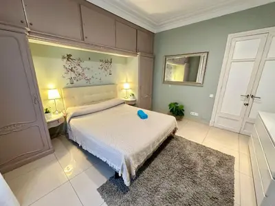a bedroom with a bed with a blue bowl on it at Isabela rooms in Barcelona