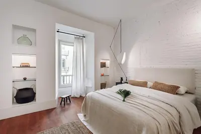 a dining room with a table and chairs at Zuheros - 2 bedrooms in Eixample Dreta in Barcelona