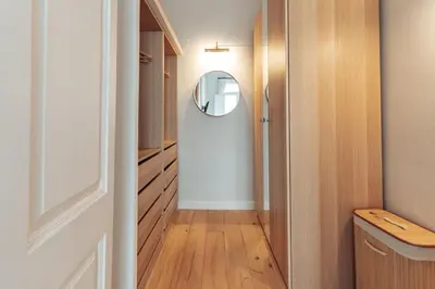 a hallway with a mirror and a dressing room at Casa Atlas in Barcelona