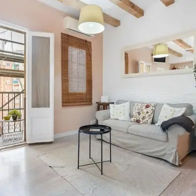 Sunny Retro Flat Balcony in Poble Sec