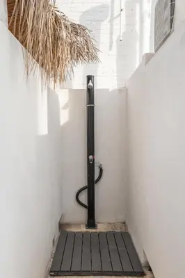 a bathroom with a black pipe in a white wall at El Niu Apartamentos con terraza Camp Nou in Hospitalet de Llobregat