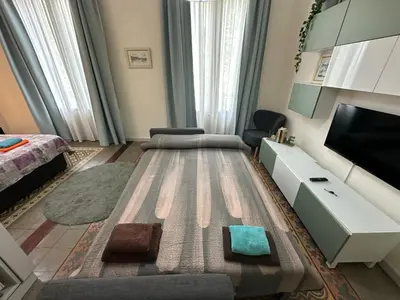 a living room with a couch and a flat screen tv at Alojamiento Rogeretto in Barcelona