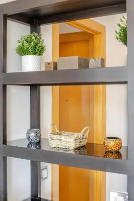 a shelf with two vases and a basket on it at Apto en la playa a 20 min en tren de Barcelona in Cabrera de Mar