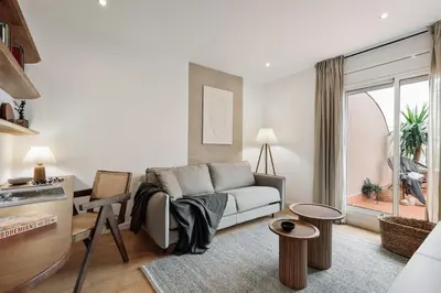 a kitchen and dining room with a washing machine at Quinta - 1 bedroom in Sants in Barcelona