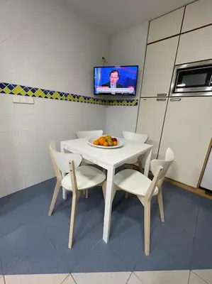 a table and chairs with a plate of fruit on it at Apartamento en el centro urbano in Vilanova i la Geltrú