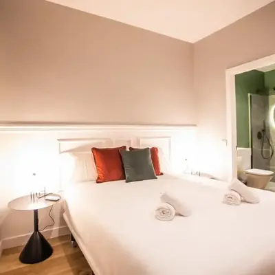 P3MAL1076- Beautiful 2BR newly refurbished
