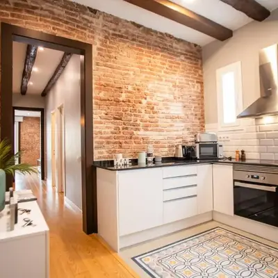 44MAL1084- Bright 2BR apartment