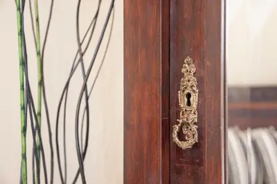 a wooden door with a brass door knocker on it at Romantisches Fischerhaus am Meer, 200 m vom Strand, Barcelona in Premiá de Mar