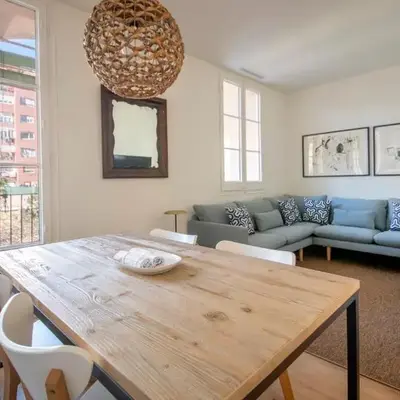 Apartamento de cuatro dormitorios en Carrer Diputació