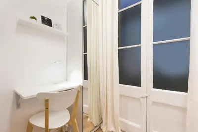 a room with a white desk and a window at Barcelona Central Park II in Barcelona