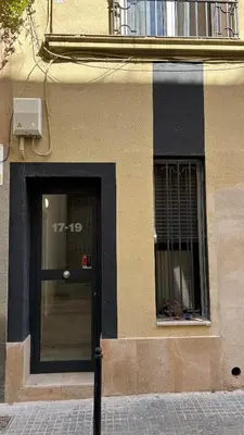 a building with a door and a window at Céntrico ático by Prestigi in Terrassa