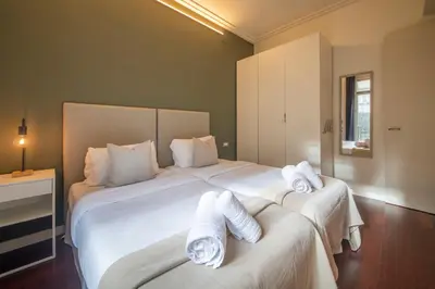two beds in a room with white towels on them at Apartamento de 3 habitaciones en Sant Antoni in Barcelona