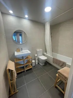 a bathroom with a sink and a toilet and a tub at Piso luminoso en Hospitalet de Llobregat in Barcelona