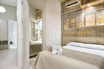 a bedroom with two beds and a mirror at Suites4days Ali bei Apartment in Barcelona