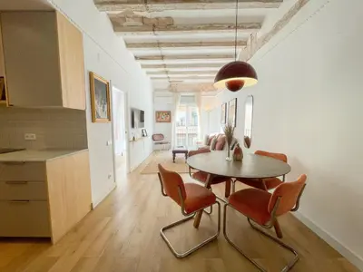 a kitchen and dining room with a table and chairs at Boutique Radas in Barcelona