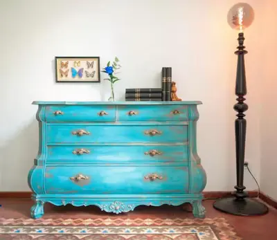 a blue dresser in a room with a lamp at Céntrico y espacioso apartamento in Barcelona