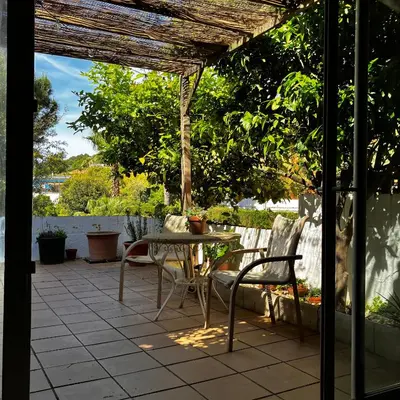 a patio with a table and chairs on a patio at Estudio limonero en Sant Cebriá de Vallalta 20' playa in Sant Cebrià de Vallalta