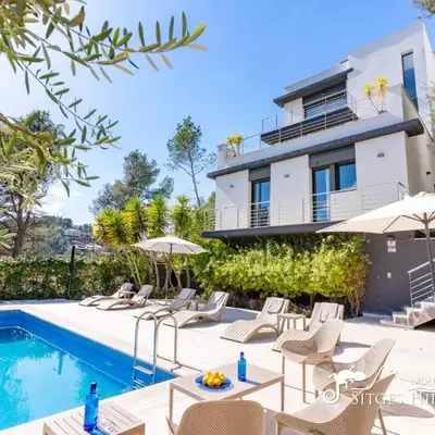 Cool and Stylish Villa Avanti with Private Pool