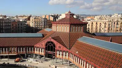 a large building with a red roof in a city at Bonito Apartamento en Ronda Sant Pau in Barcelona